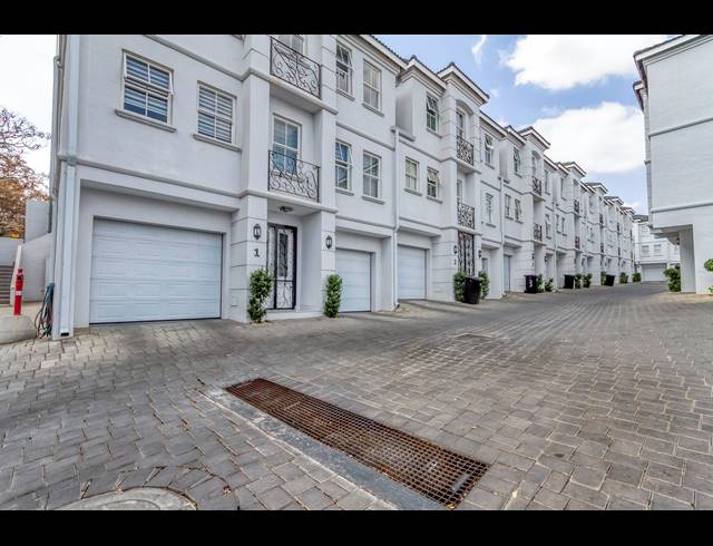 3 BEDROOM TOWNHOUSE TO LET IN BRYANSTON